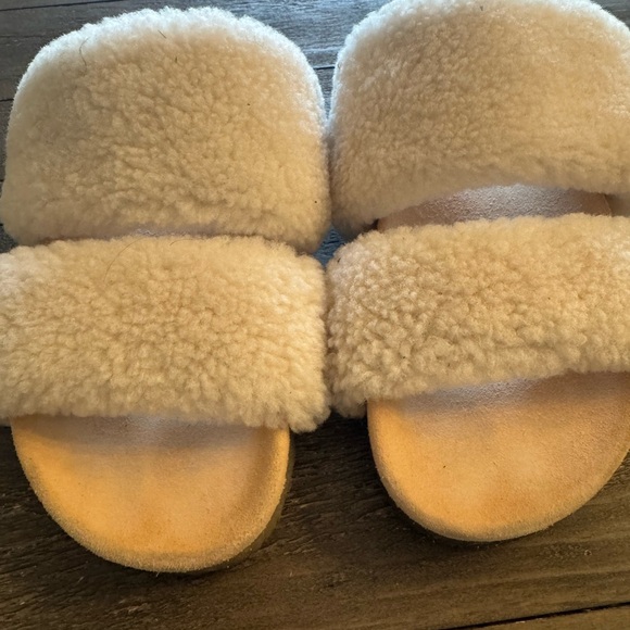 Gently Used Tory Burch Fur slippers Beige sz 9 Sheldon Shearling Two Band Slide - Picture 11 of 14